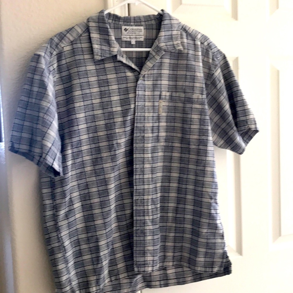 Large men’s Columbia shirt